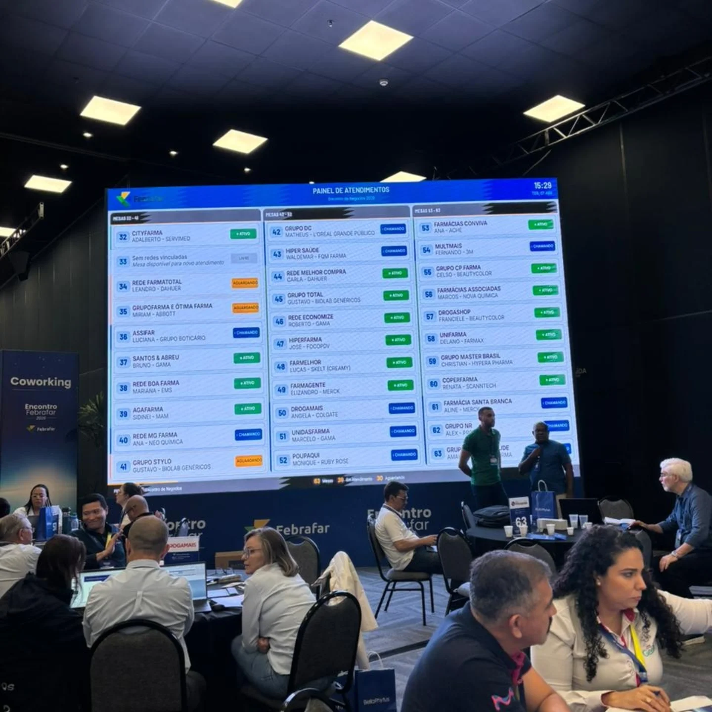 Painel de LED e credenciamento no evento da Febrafar